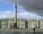 Der Schlossplatz - das Winterpalais.